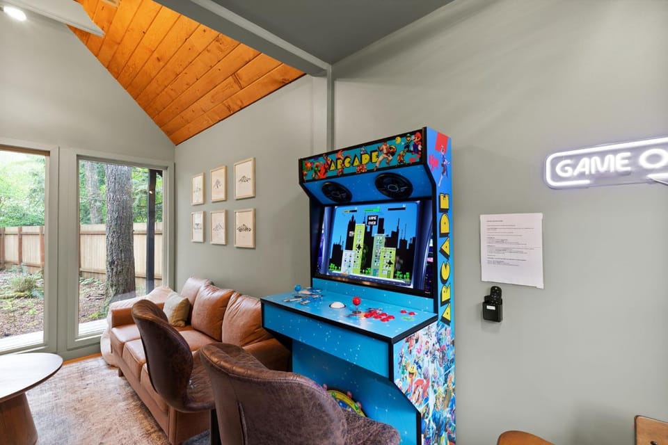 Stay Portland - Alpine Retreat Hot Tub, Fire Pit & Game Room House in Mount Hood Village