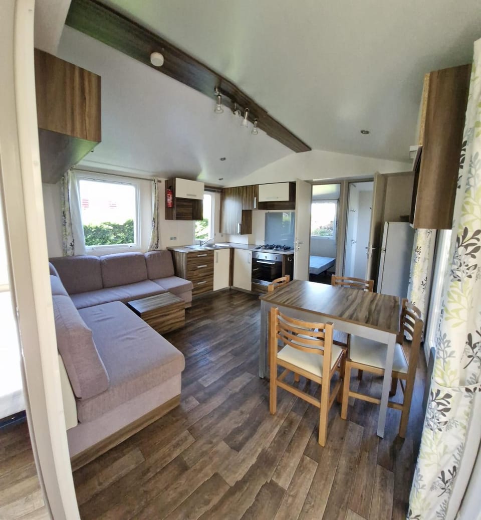 MOBIL-HOMES LES CHARMETTES 4 Etoîles Campground/ 
RV Resort in Les Mathes