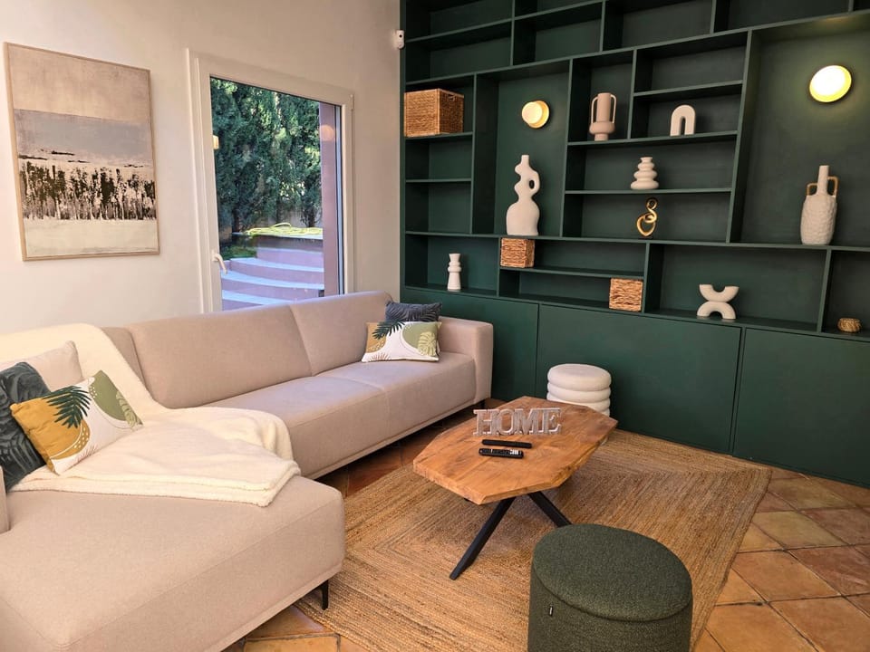 Living room, Seating area