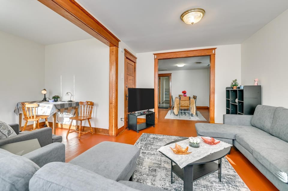 Walk to Washington Park: Remote Work-Ready Apt! Apartment in Albany