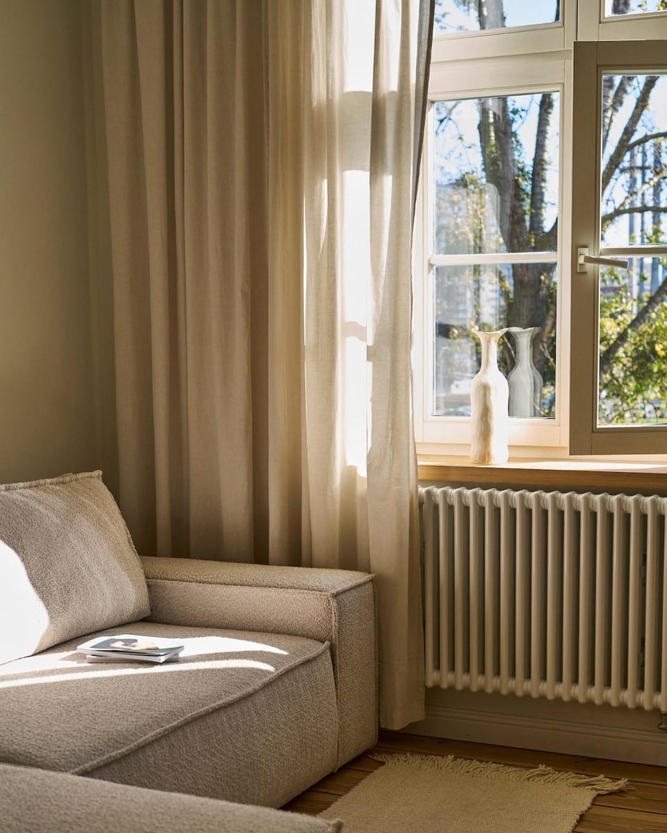 Living room, Seating area, internet