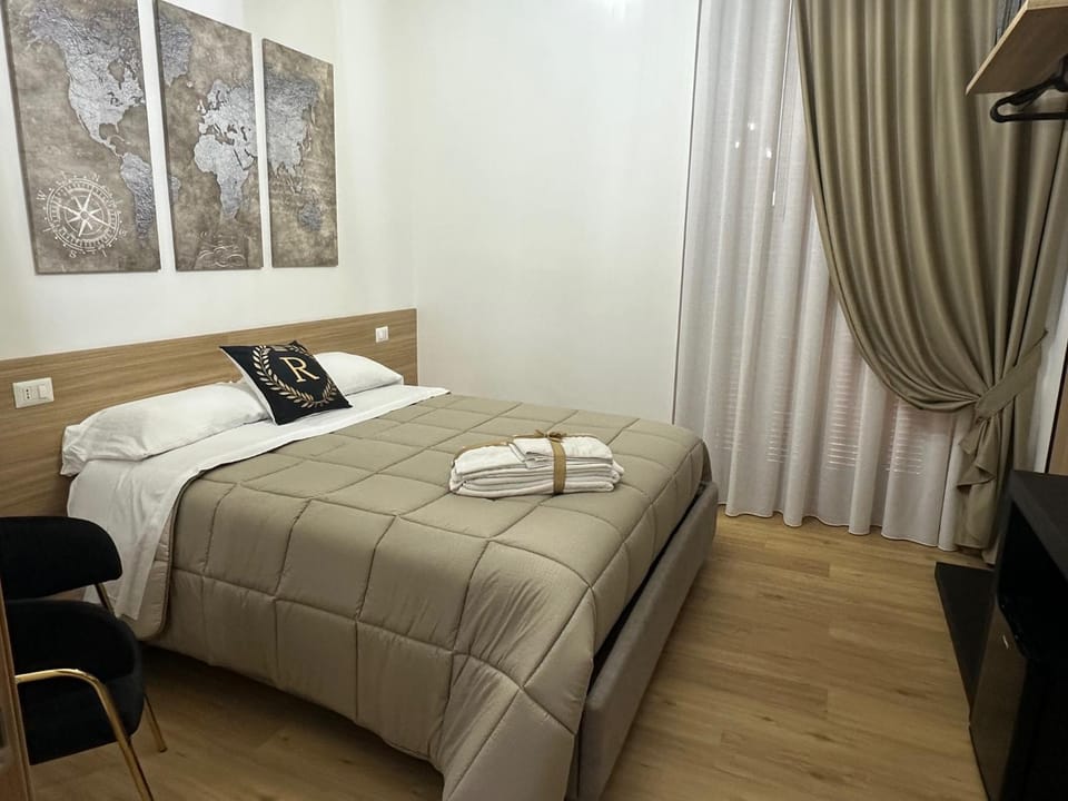 Bedroom, towels