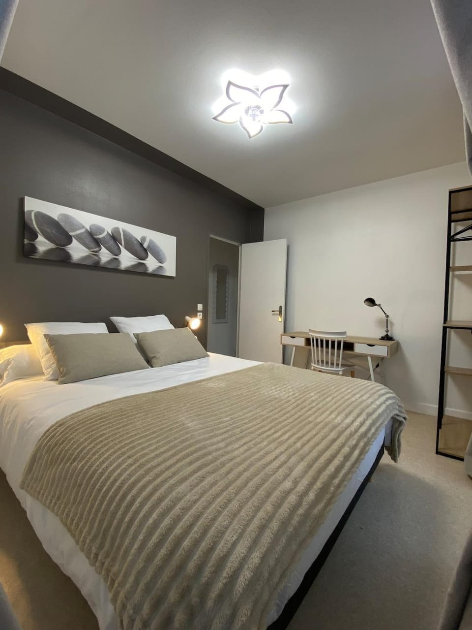 Photo of the whole room, Seating area, Bedroom