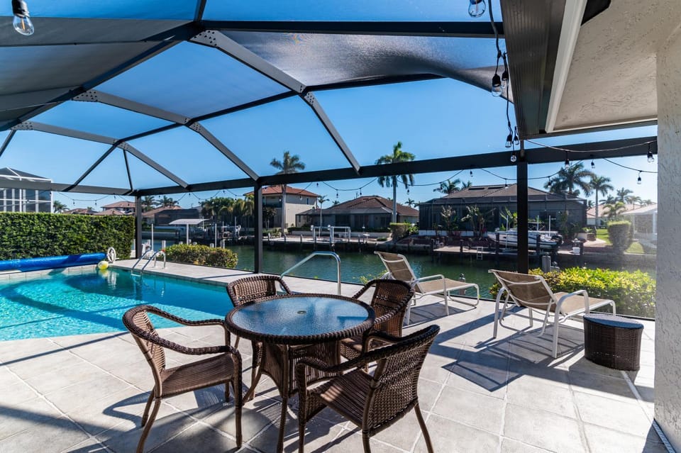 Charming 4 Bed Waterfront Escape w/ Heated Pool and Dock House in Marco Island