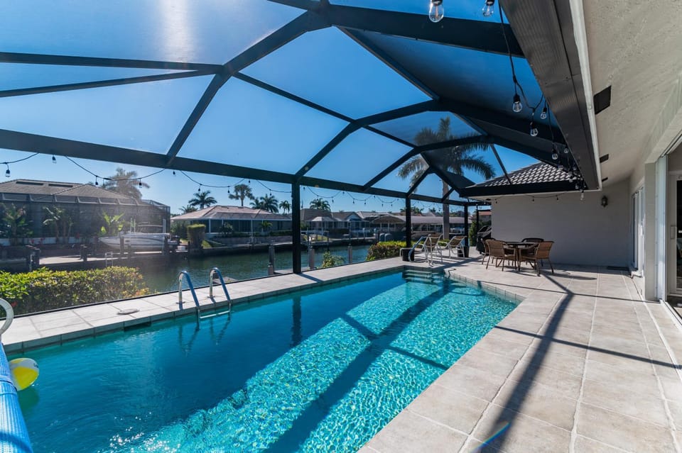 Charming 4 Bed Waterfront Escape w/ Heated Pool and Dock House in Marco Island