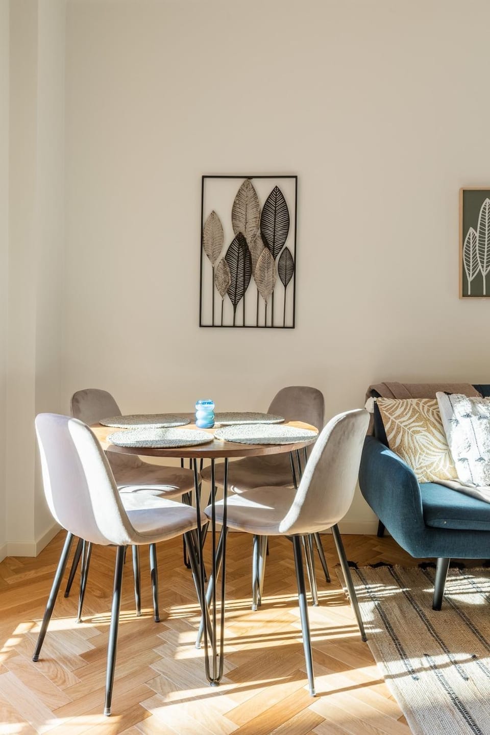 Seating area, Dining area