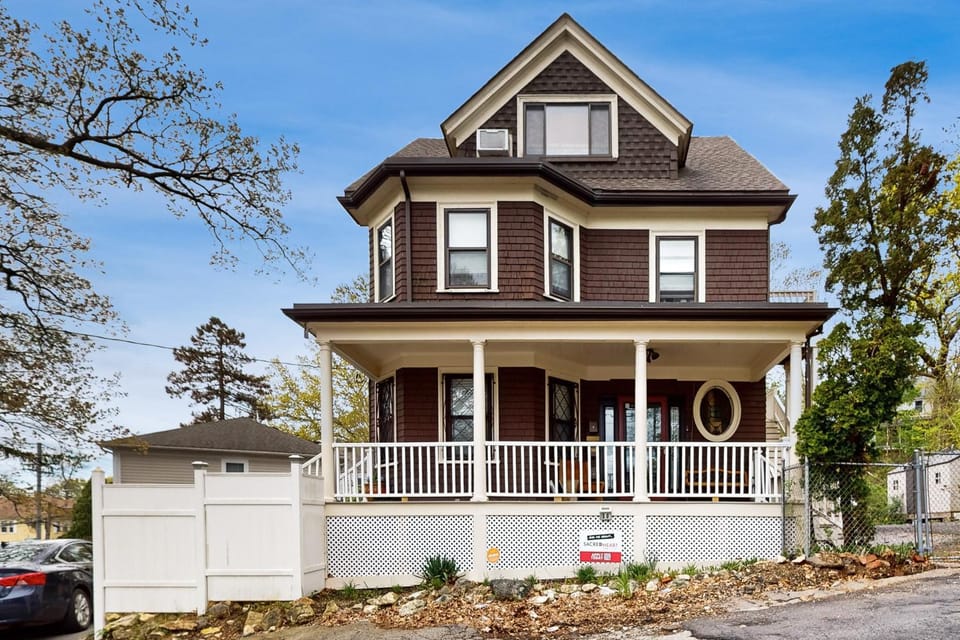 3 Mi to Franklin Park Zoo! Bright Residential Stay House in Roslindale