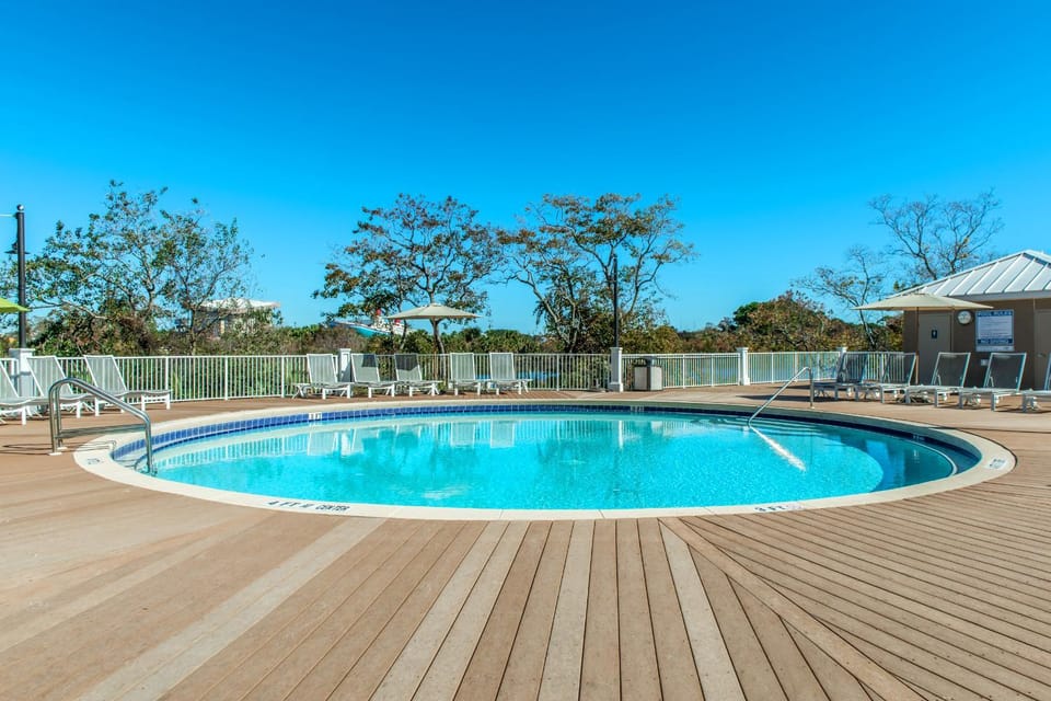 Laketown Wharf 1608 by Emerald Coast Retreats Apartment in Long Beach
