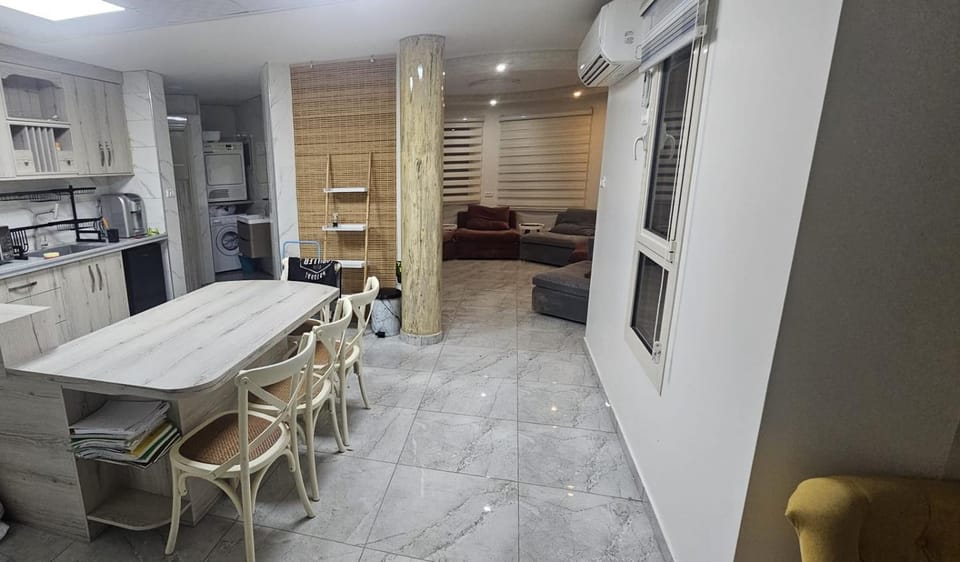 Kitchen or kitchenette, Living room, Seating area, Dining area, minibar, air conditioner