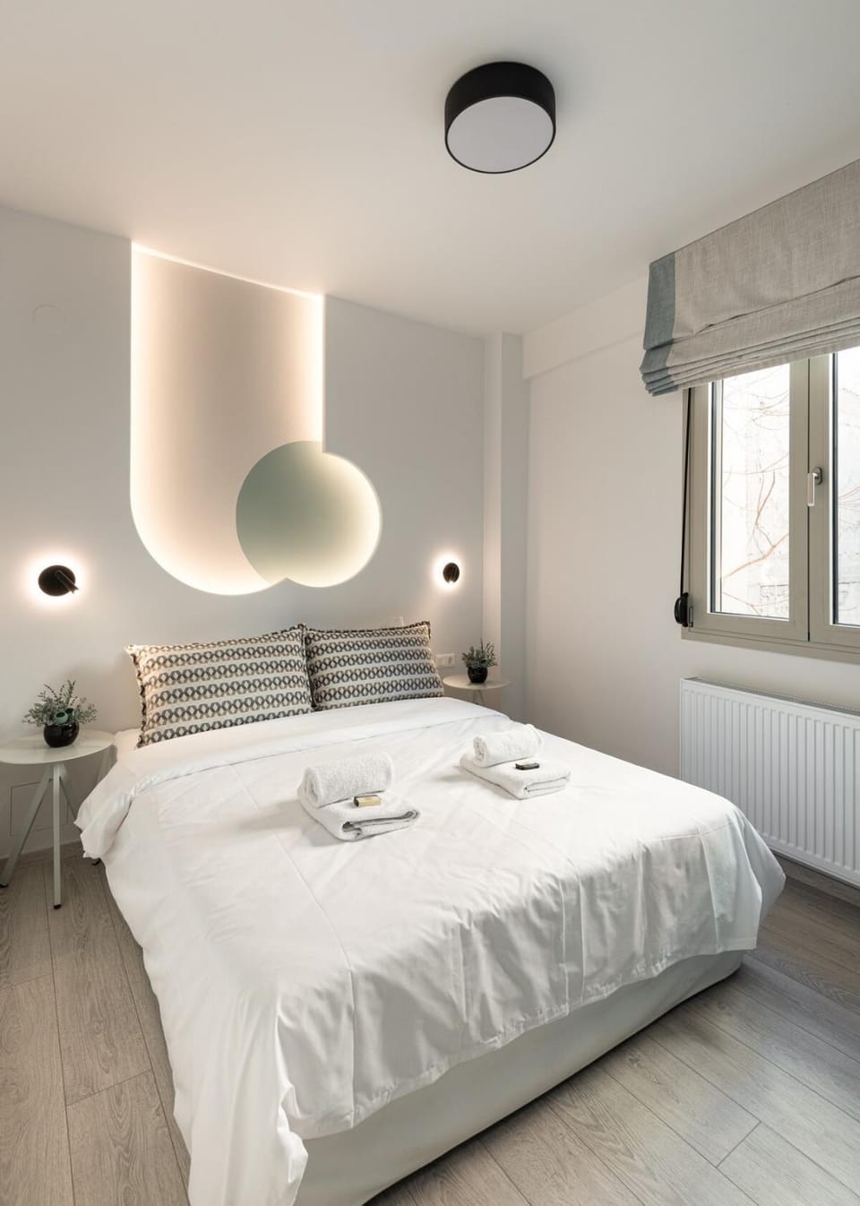 Bed, Bedroom, towels