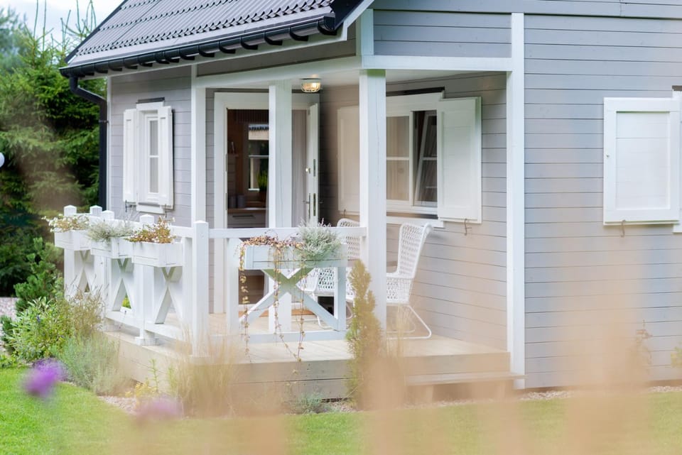 Chatka Pod Sosnami - mały dom House in Pomeranian Voivodeship