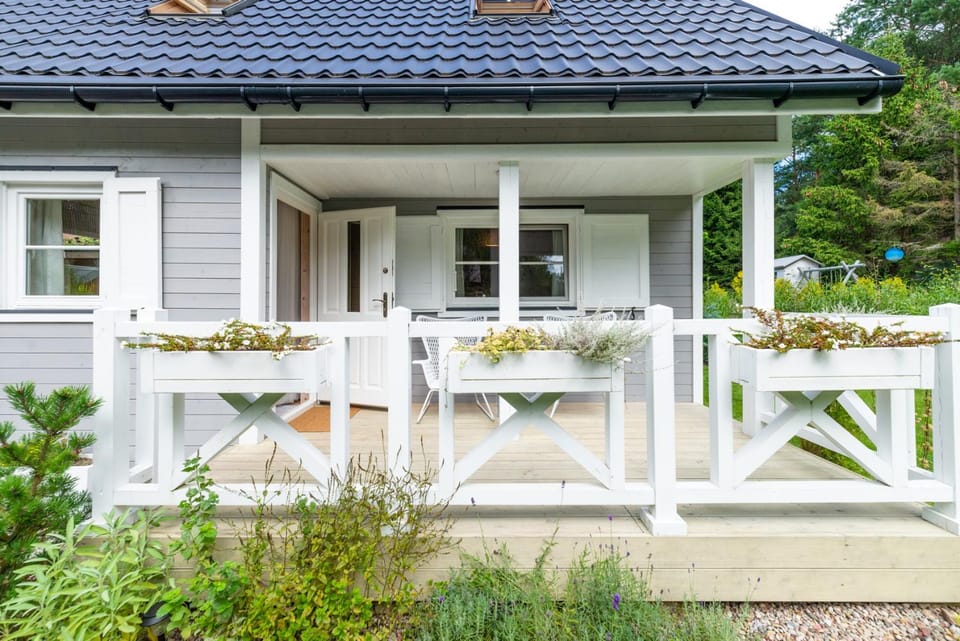 Chatka Pod Sosnami - mały dom House in Pomeranian Voivodeship