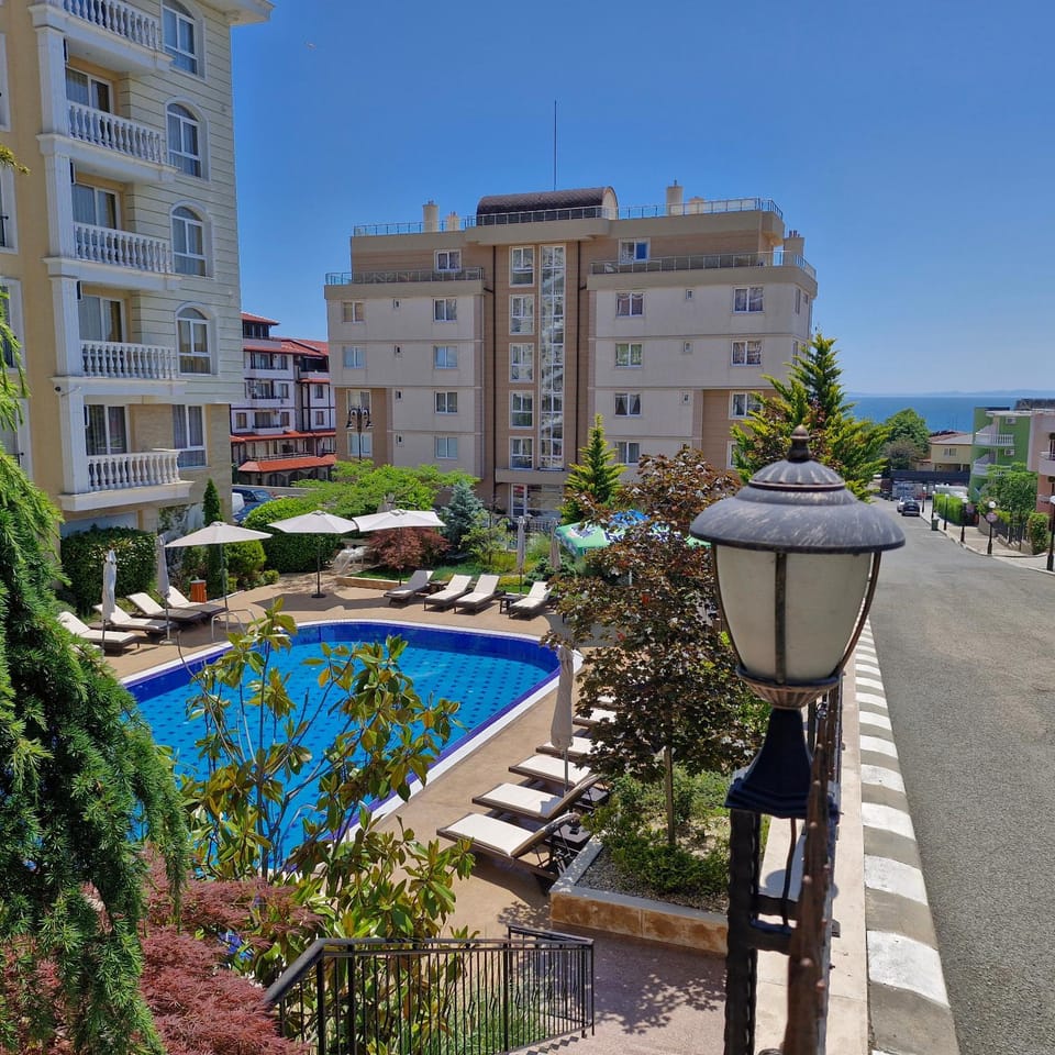 Pool view, Sea view, Swimming pool, sunbed