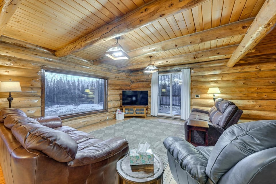 < 1 Mi to Kenai River: Spacious Cabin w/ Deck! Cabin in Sterling