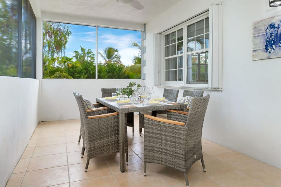 Patio, Dining area