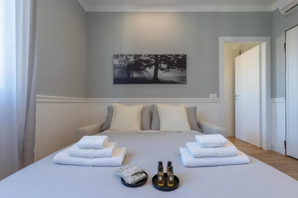 Careggi-Rifredi CHIC Apartment Tramvia-Parking Apartment in Florence