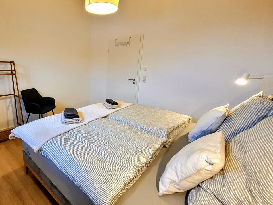 Bed, Photo of the whole room, Bedroom, towels