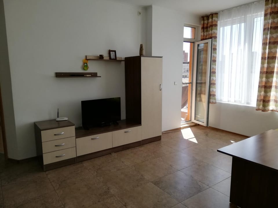 Communal lounge/ TV room, Living room, Seating area