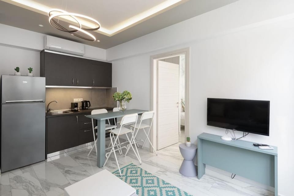 TV and multimedia, Kitchen or kitchenette, Dining area, air conditioner