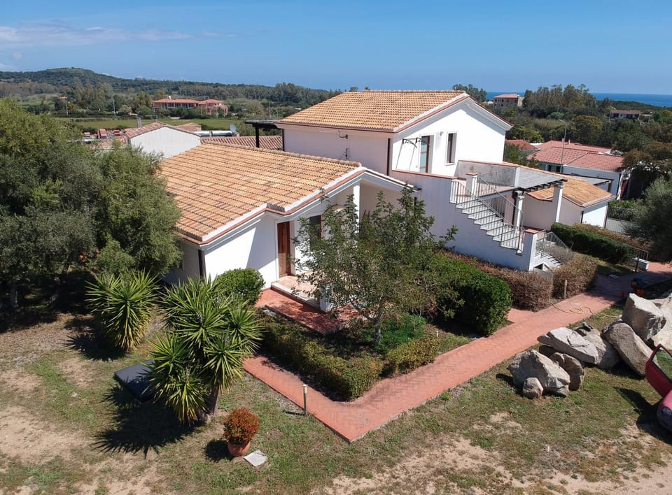 Property building, Facade/entrance, Neighbourhood, Bird's eye view, View (from property/room), City view, Garden view, Landmark view, Mountain view, Sea view