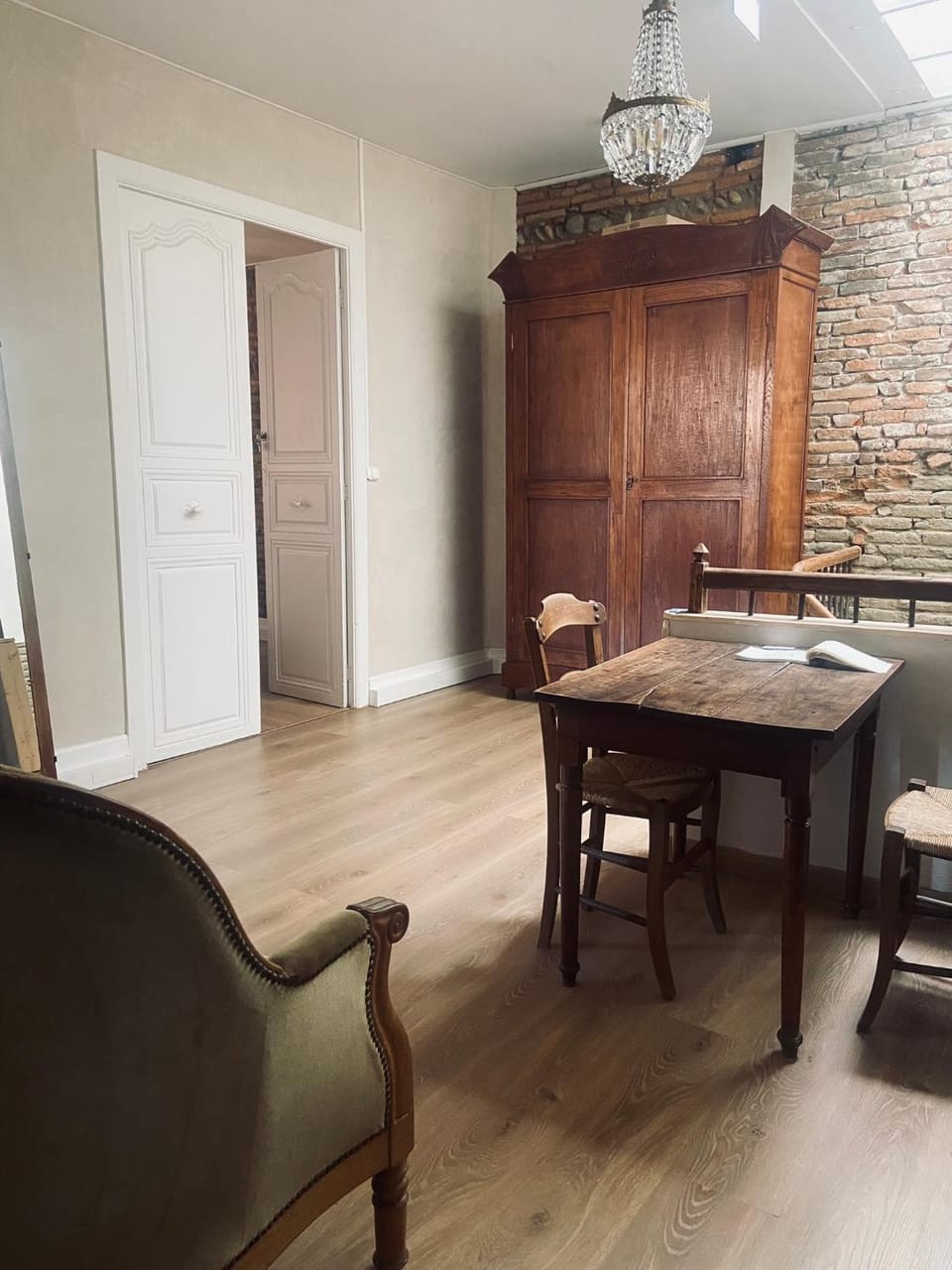 Seating area, Dining area