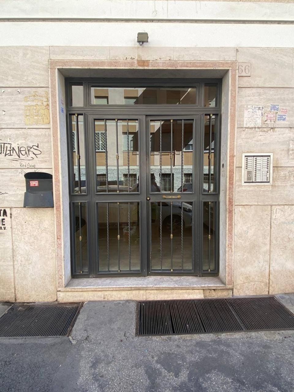 Facade/entrance