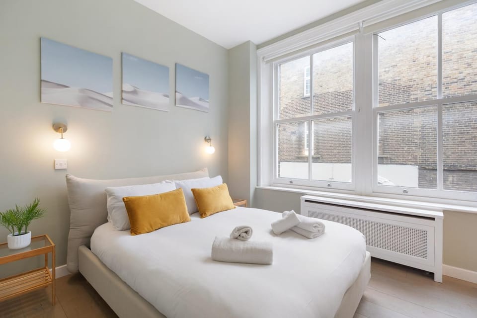 Property building, Bed, Photo of the whole room, Bedroom, towels