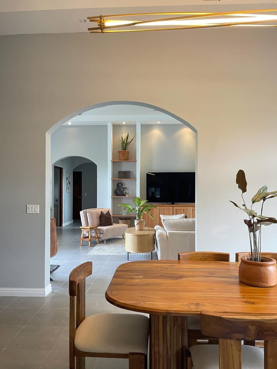 TV and multimedia, Living room, Seating area, Dining area
