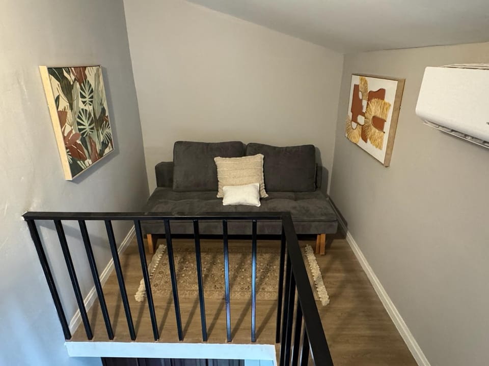 Bed, Seating area