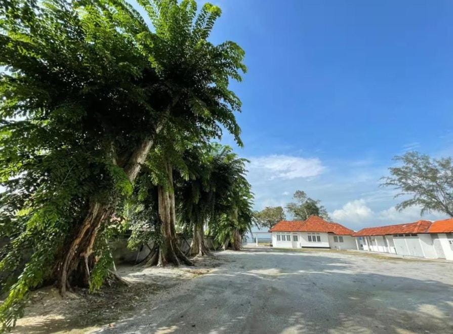 Steps to beautiful beach and sea Apartment in Port Dickson