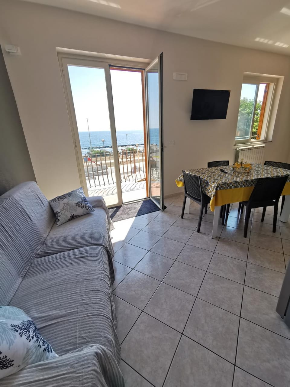 Communal lounge/ TV room, Natural landscape, TV and multimedia, View (from property/room), Living room, Dining area