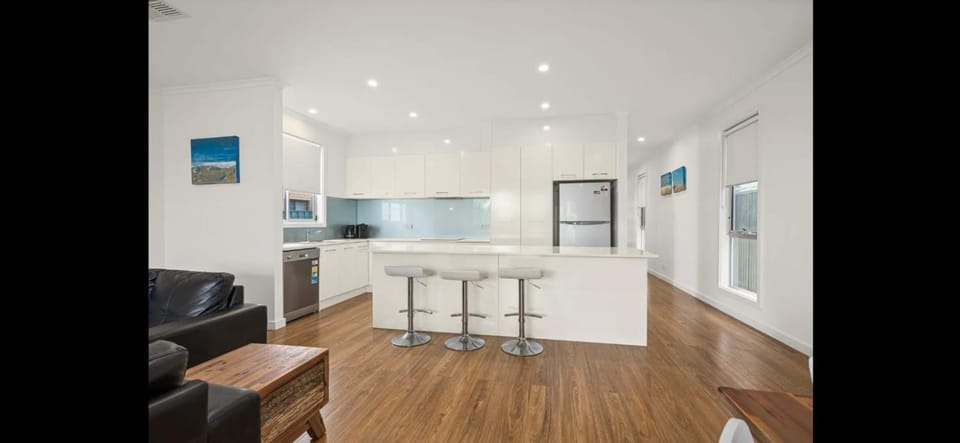 Kitchen or kitchenette, Seating area, Dining area, dishwasher, oven, stove