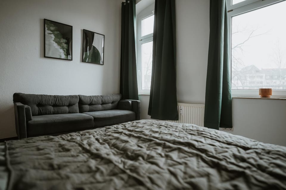 Bed, Seating area, Bedroom