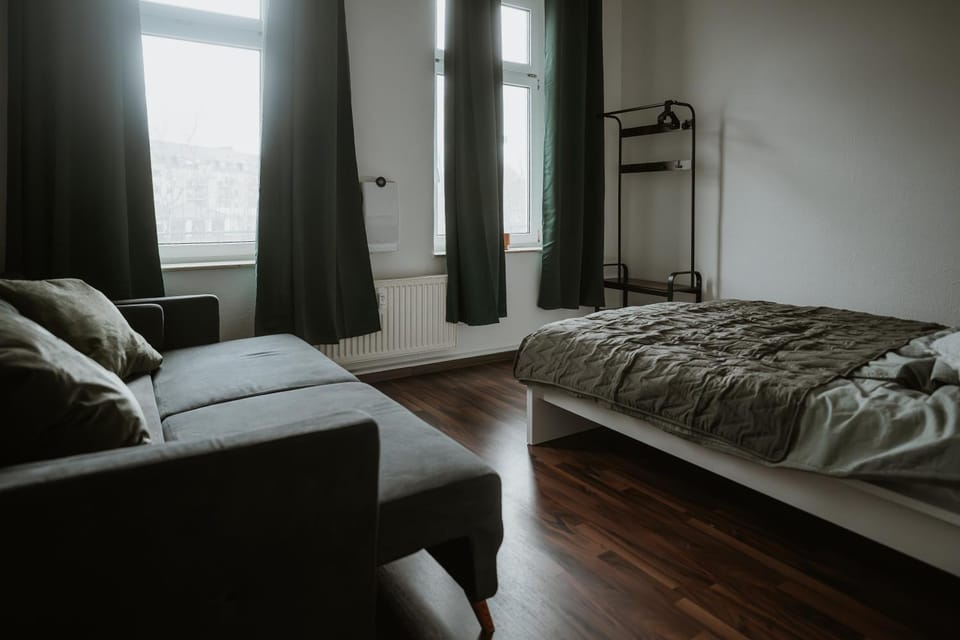Bed, Photo of the whole room, Seating area, Bedroom