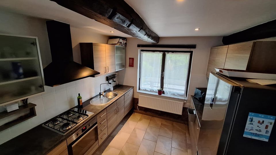 Coffee/tea facilities, Kitchen or kitchenette, dishwasher, oven, stove