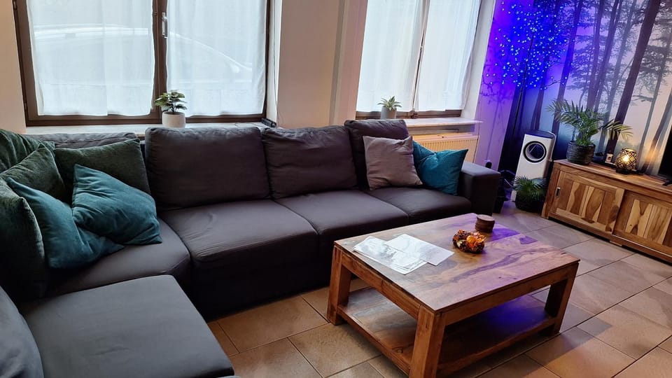 TV and multimedia, Living room, Seating area, fireplace