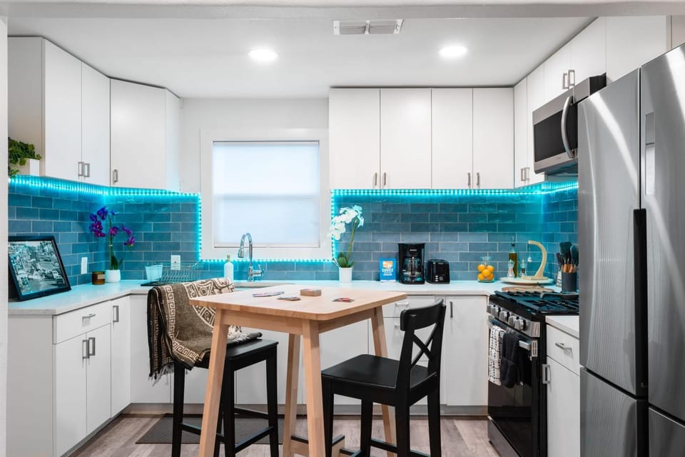 Kitchen or kitchenette, Dining area, oven, stove, toaster