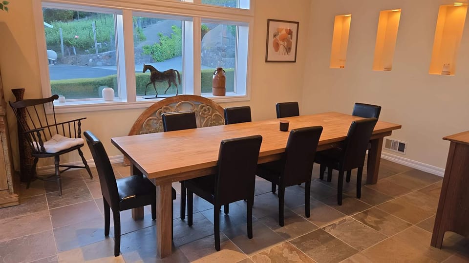 Seating area, Dining area