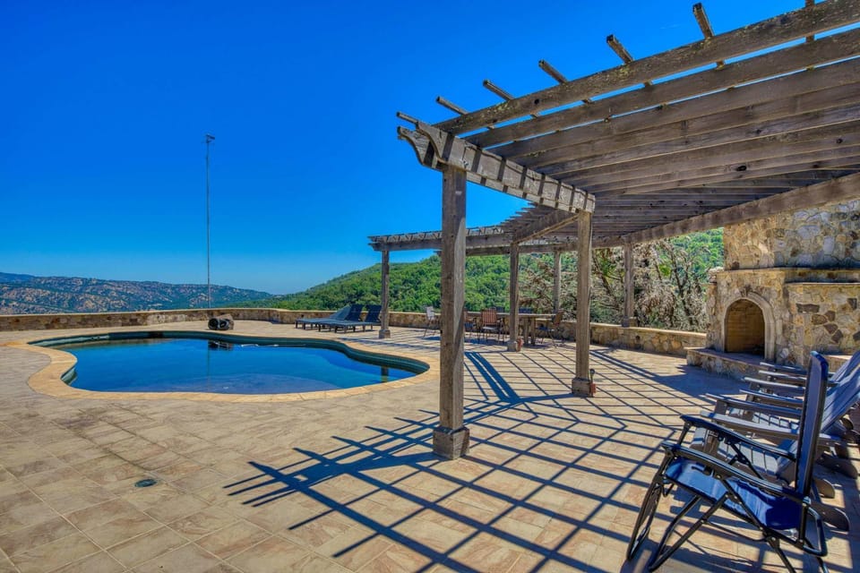 Napa Vineyard with Stunning Views By Allevo Homes House in Napa Valley