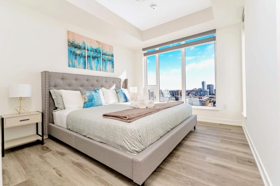 High Rise 1BR Building w Gorgeous Views Apartment in Waterloo