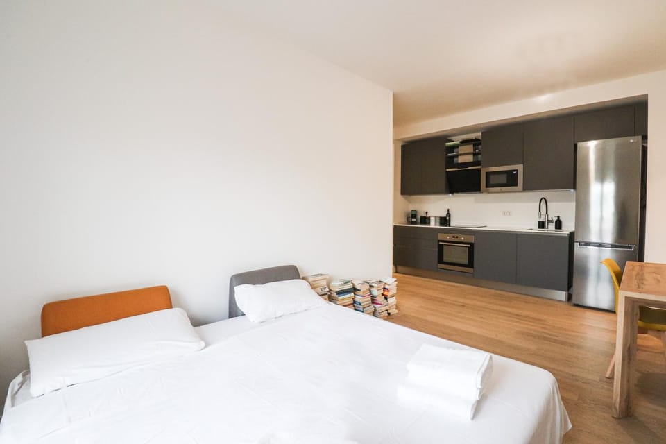 Bed, Kitchen or kitchenette