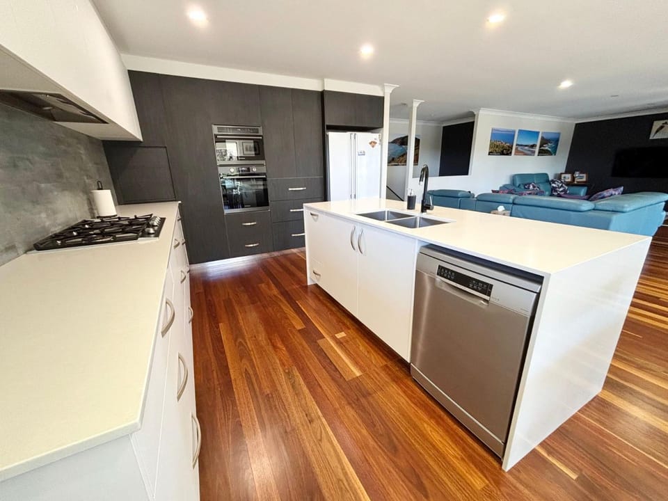 Jaspa - River Views - Bring your own linen House in South West Rocks