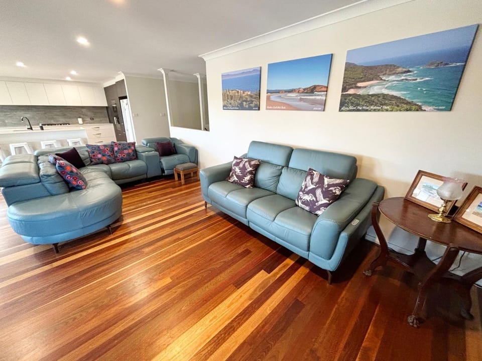 Jaspa - River Views - Bring your own linen House in South West Rocks
