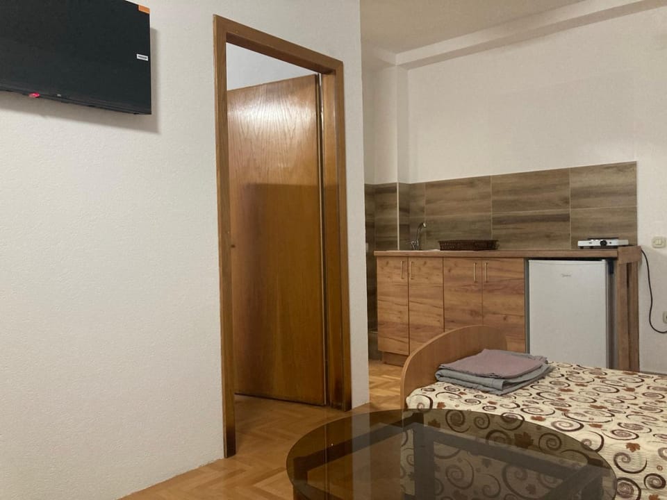 TV and multimedia, Kitchen or kitchenette, Photo of the whole room