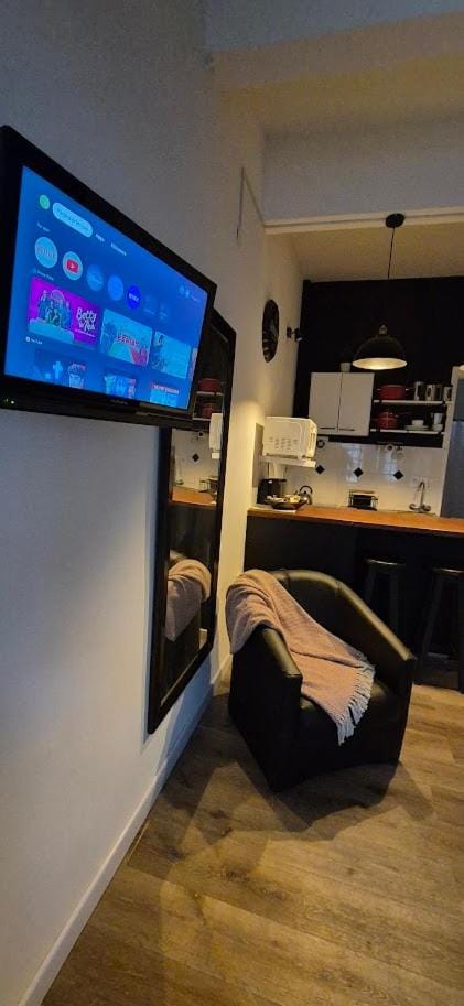 TV and multimedia, Kitchen or kitchenette, Photo of the whole room, minibar
