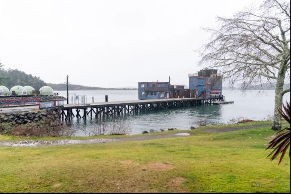 Nearby landmark, Natural landscape, Lake view