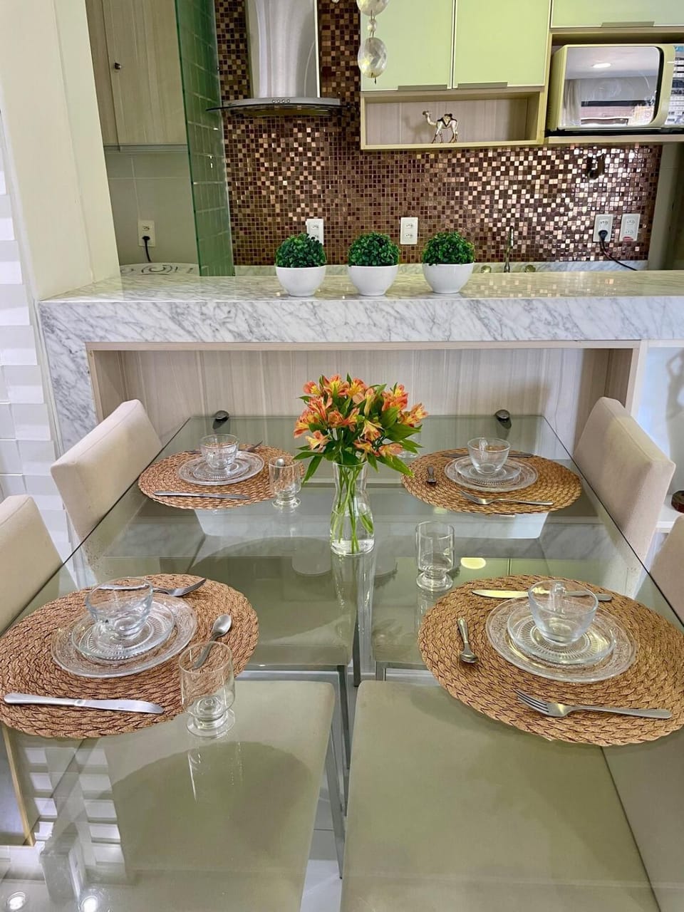 Kitchen or kitchenette, Dining area, stove