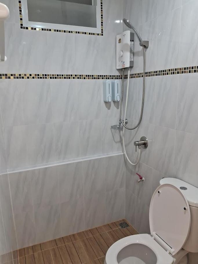 Toilet, Bathroom, Internal: Not applicable to any particular room