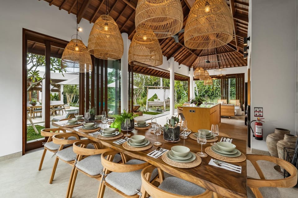 Seating area, Dining area