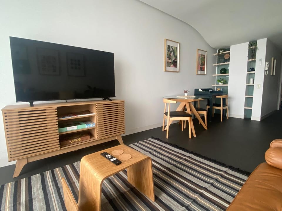 Boutique Canberra Stay - Balcony - Desk Apartment in Canberra